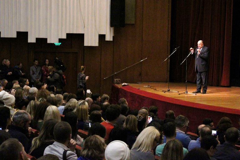 під час показу документального фільму «Соловей співає»